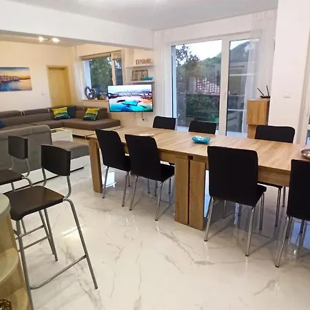 Arode Ovidius Villa *